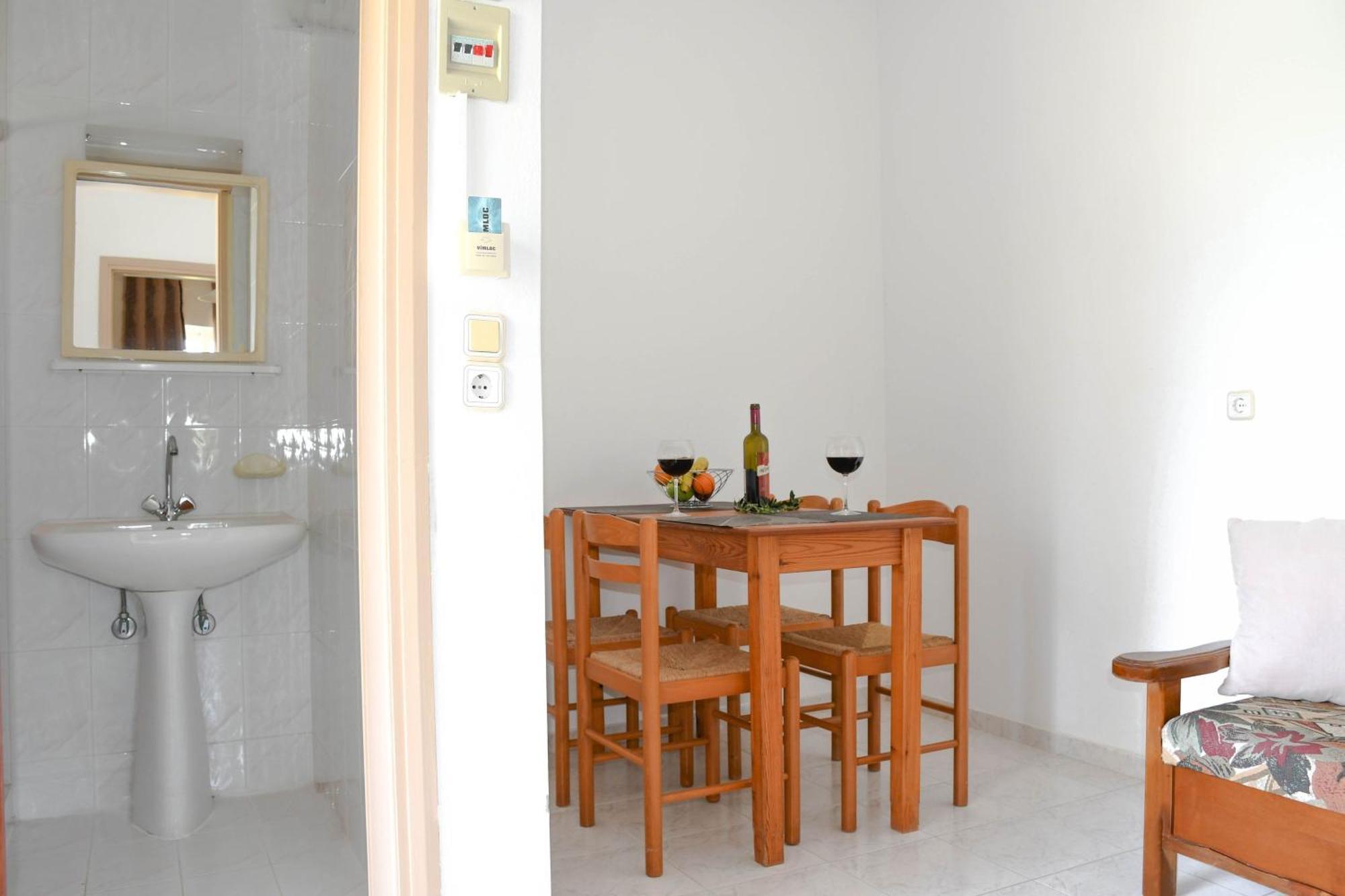 Litinas Apartments With Pool Agia Marina  ภายนอก รูปภาพ