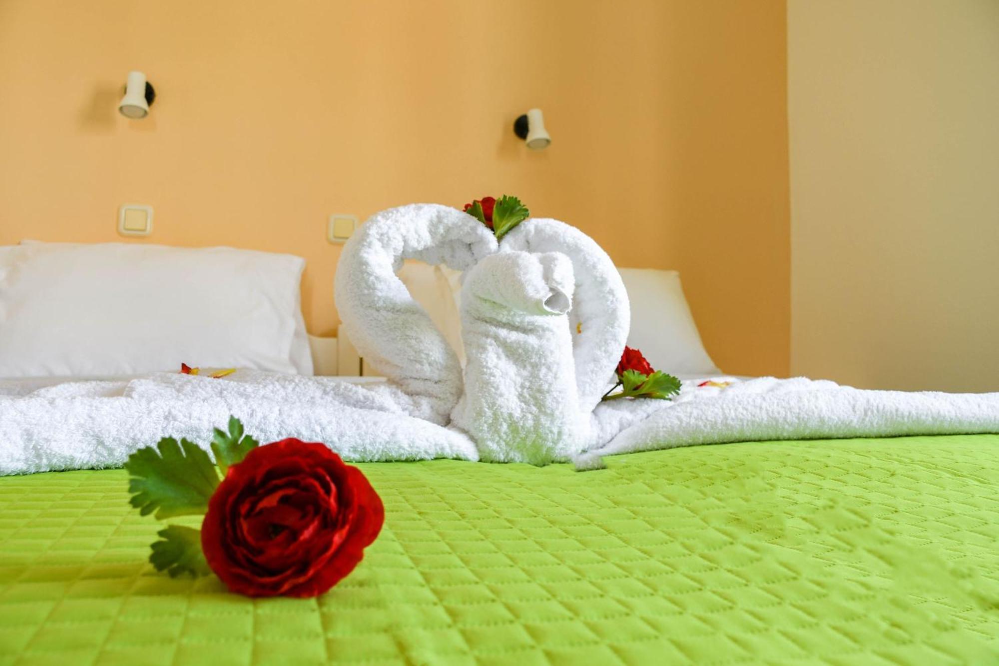 Litinas Apartments With Pool Agia Marina  ภายนอก รูปภาพ