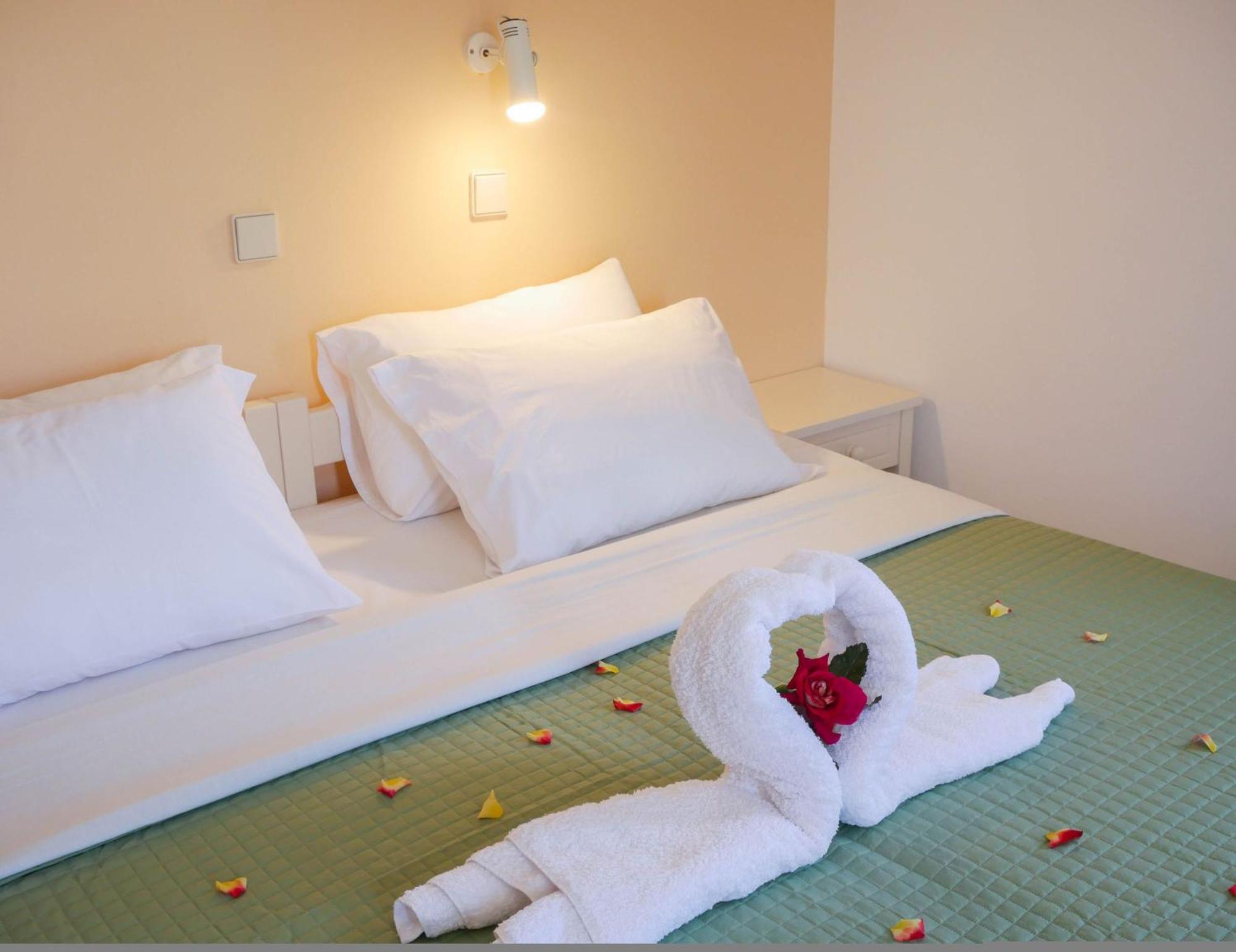 Litinas Apartments With Pool Agia Marina  ภายนอก รูปภาพ