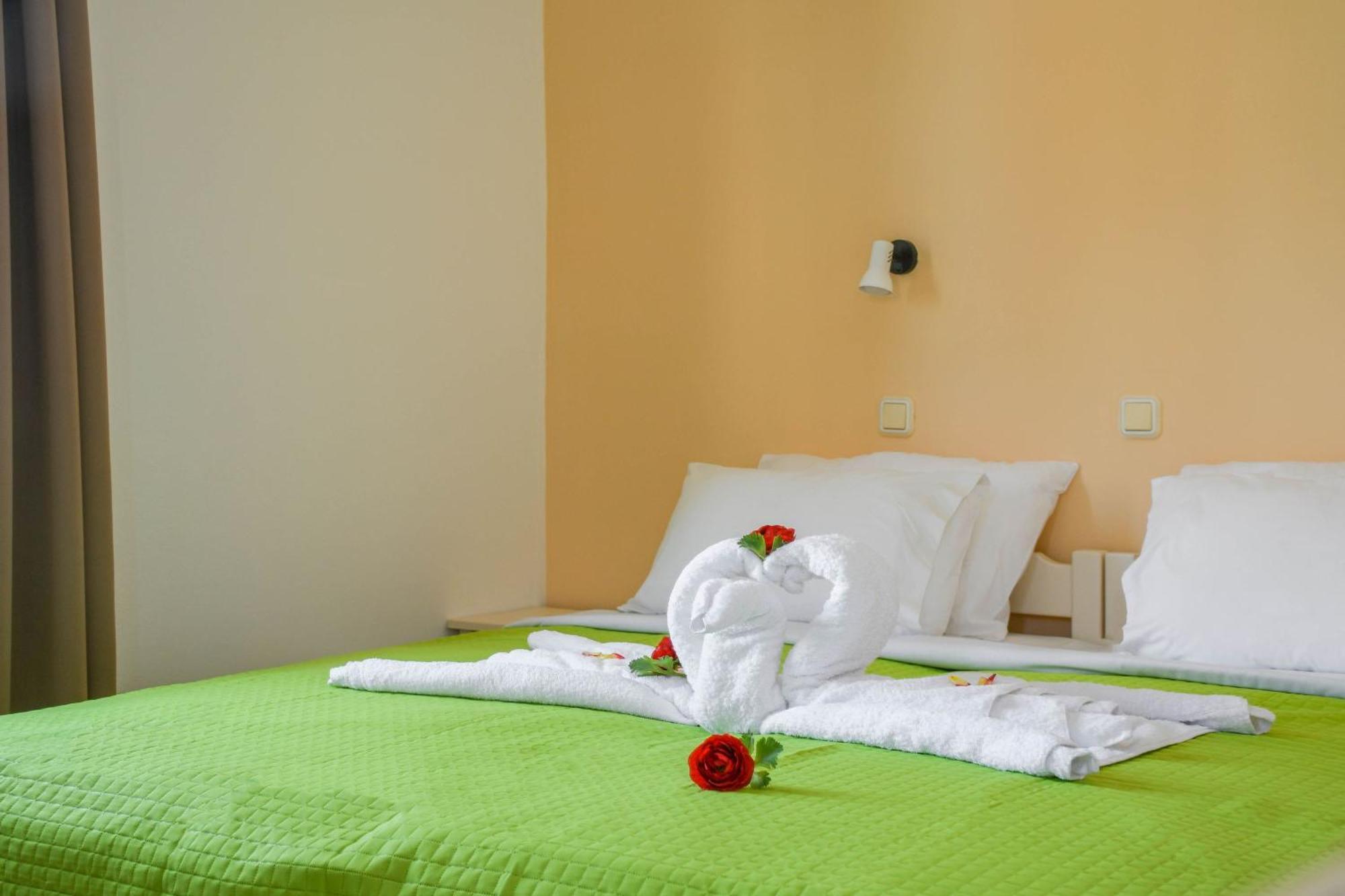 Litinas Apartments With Pool Agia Marina  ภายนอก รูปภาพ