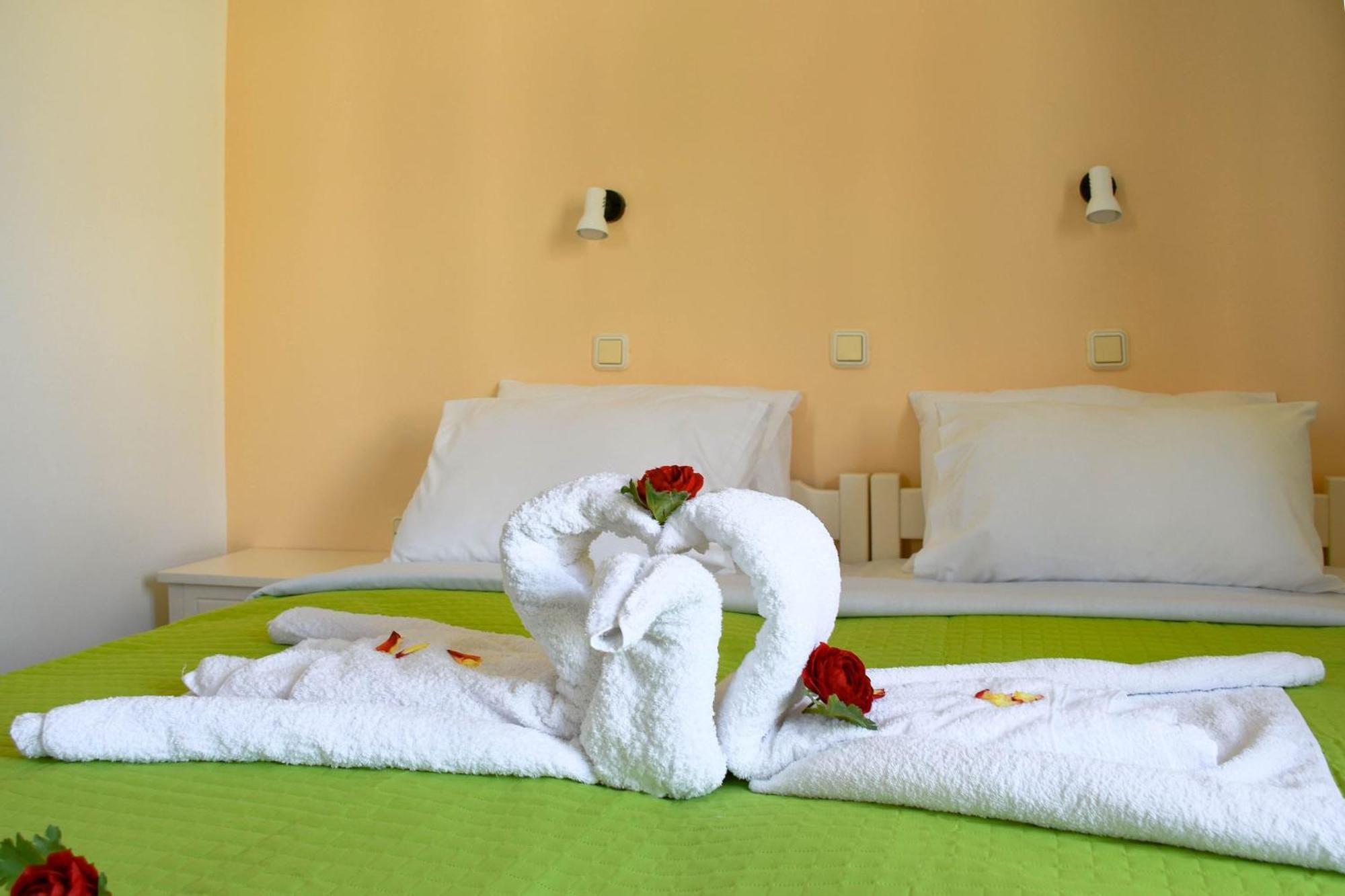 Litinas Apartments With Pool Agia Marina  ภายนอก รูปภาพ