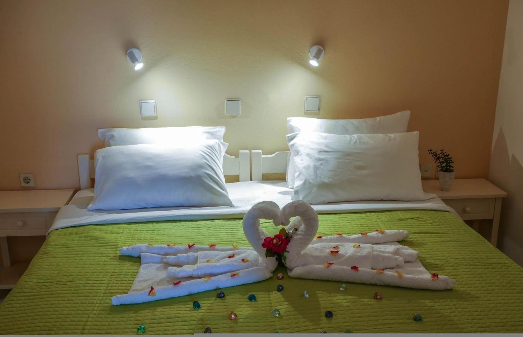 Litinas Apartments With Pool Agia Marina  ภายนอก รูปภาพ