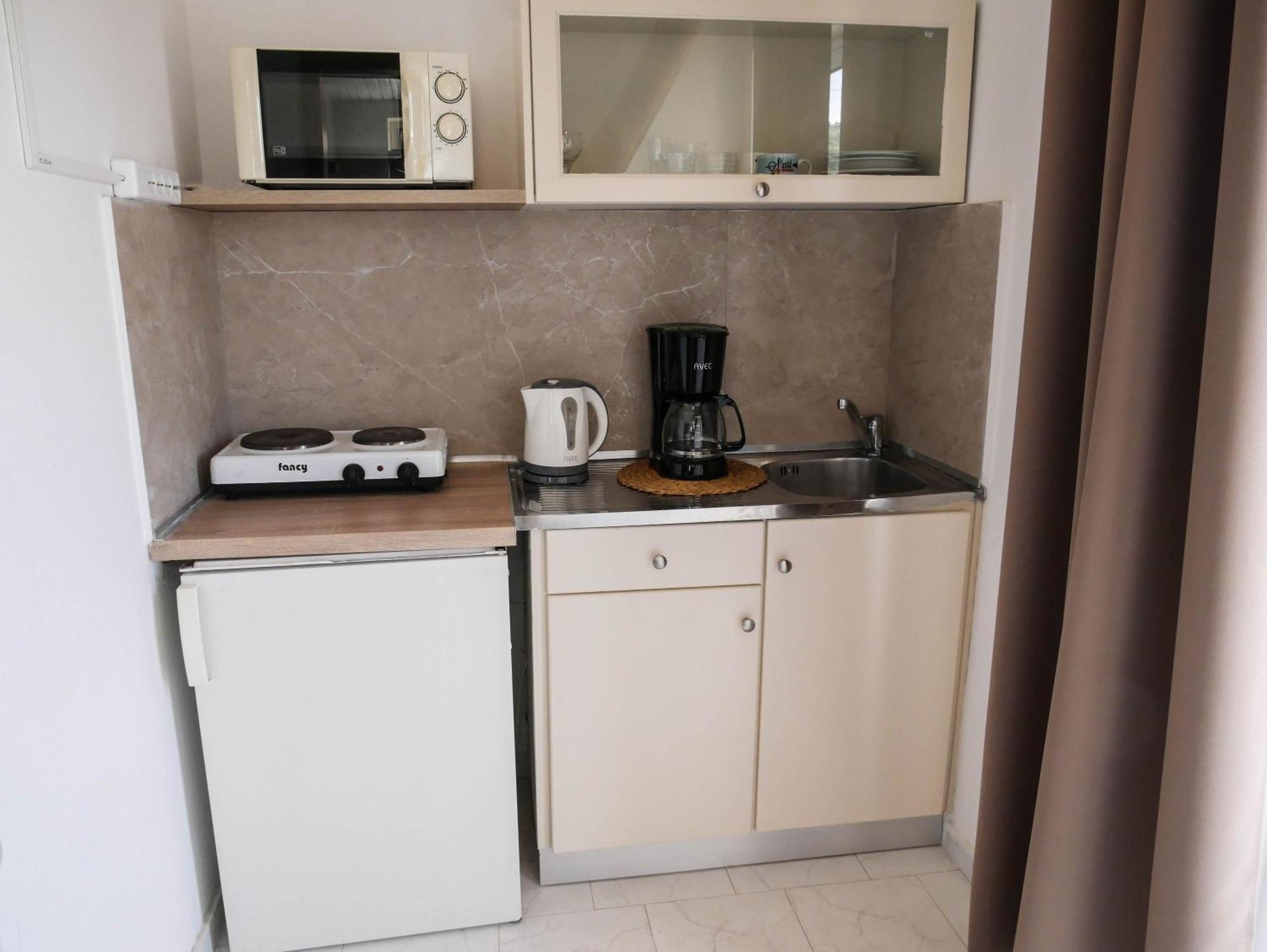 Litinas Apartments With Pool Agia Marina  ภายนอก รูปภาพ