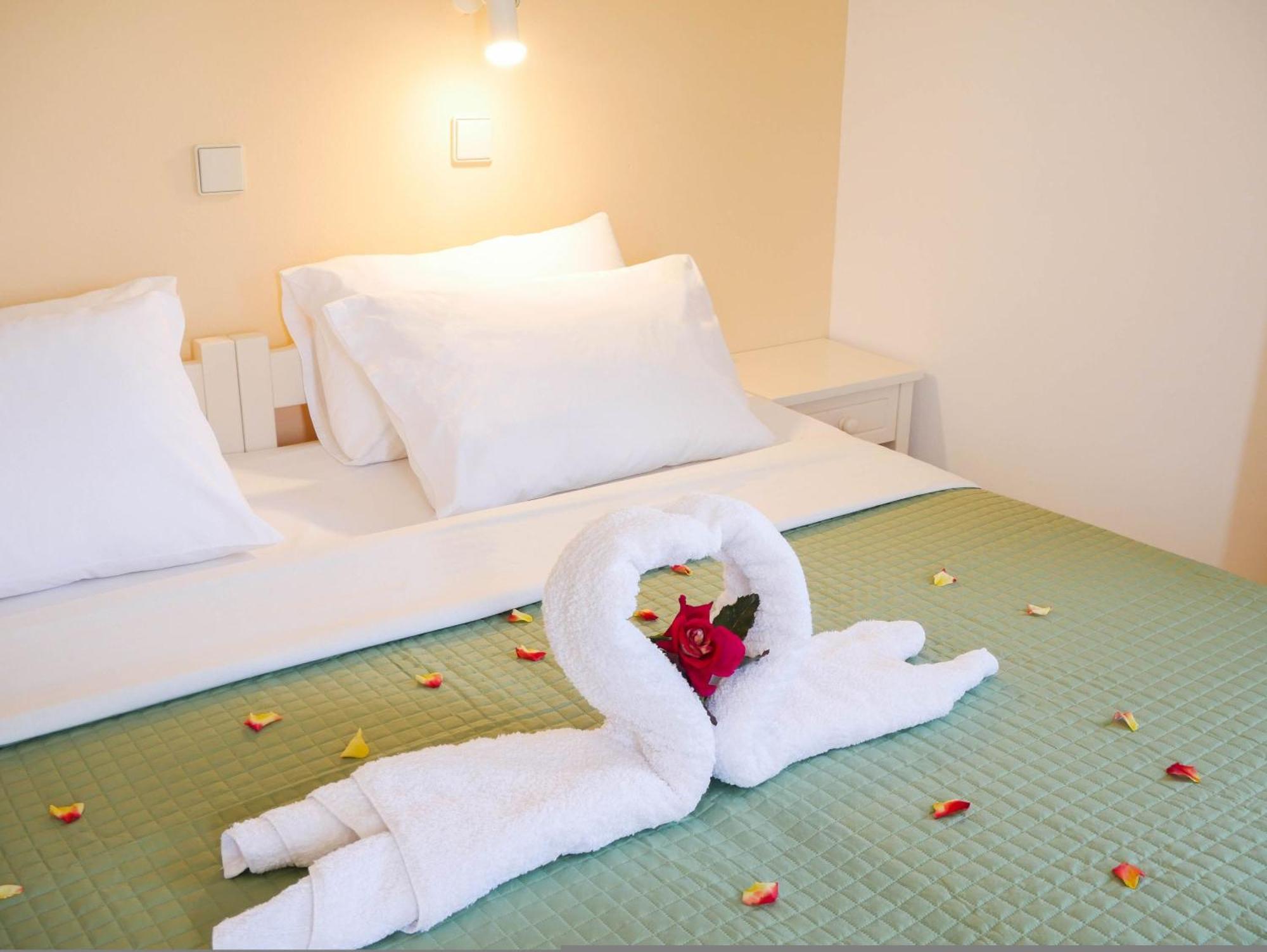 Litinas Apartments With Pool Agia Marina  ภายนอก รูปภาพ
