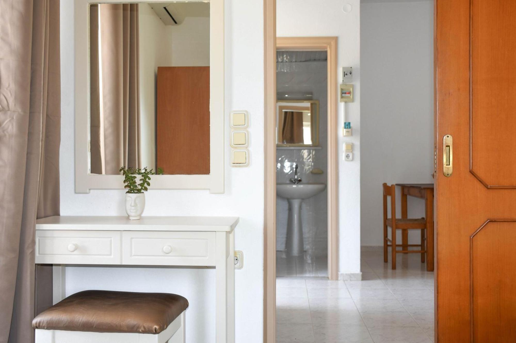 Litinas Apartments With Pool Agia Marina  ภายนอก รูปภาพ