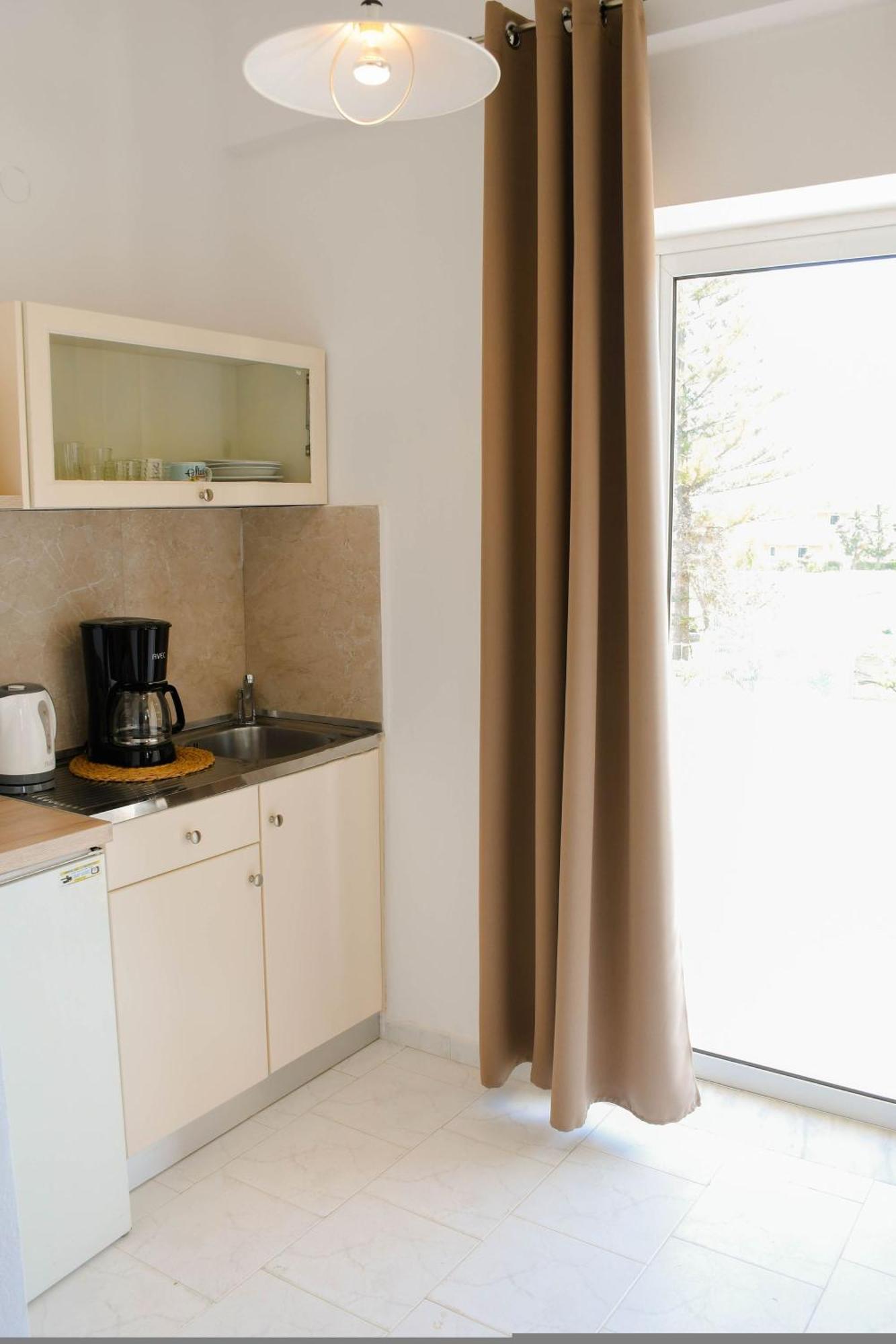 Litinas Apartments With Pool Agia Marina  ภายนอก รูปภาพ